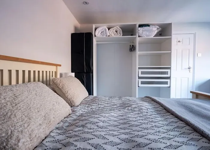 Light And Spacious Loft Apartment In Town Centre