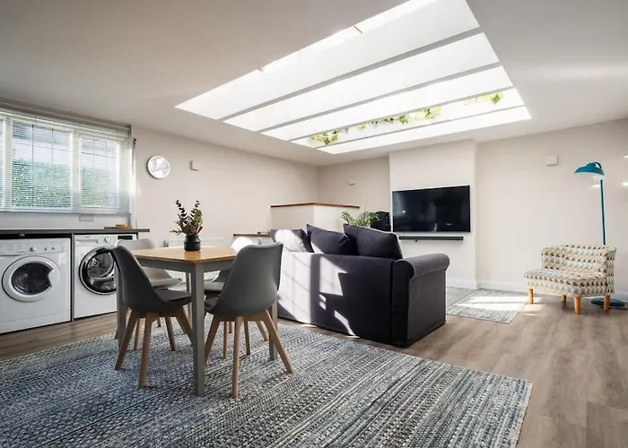 Light And Spacious Loft Apartment In Town Centre