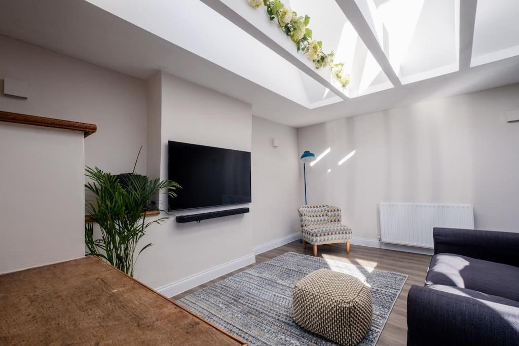 Light And Spacious Loft In Town Centre