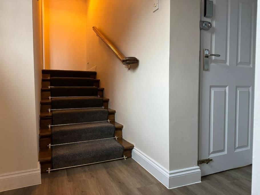 Light And Spacious Loft In Town Centre Apartment