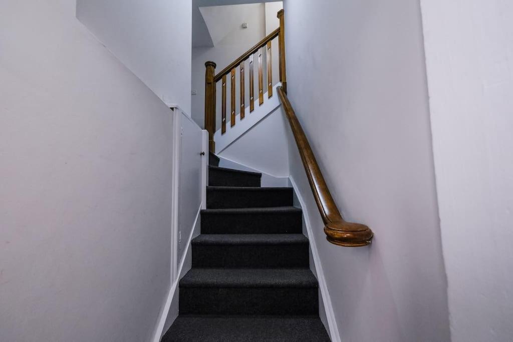 Light And Spacious Loft In Town Centre Apartment