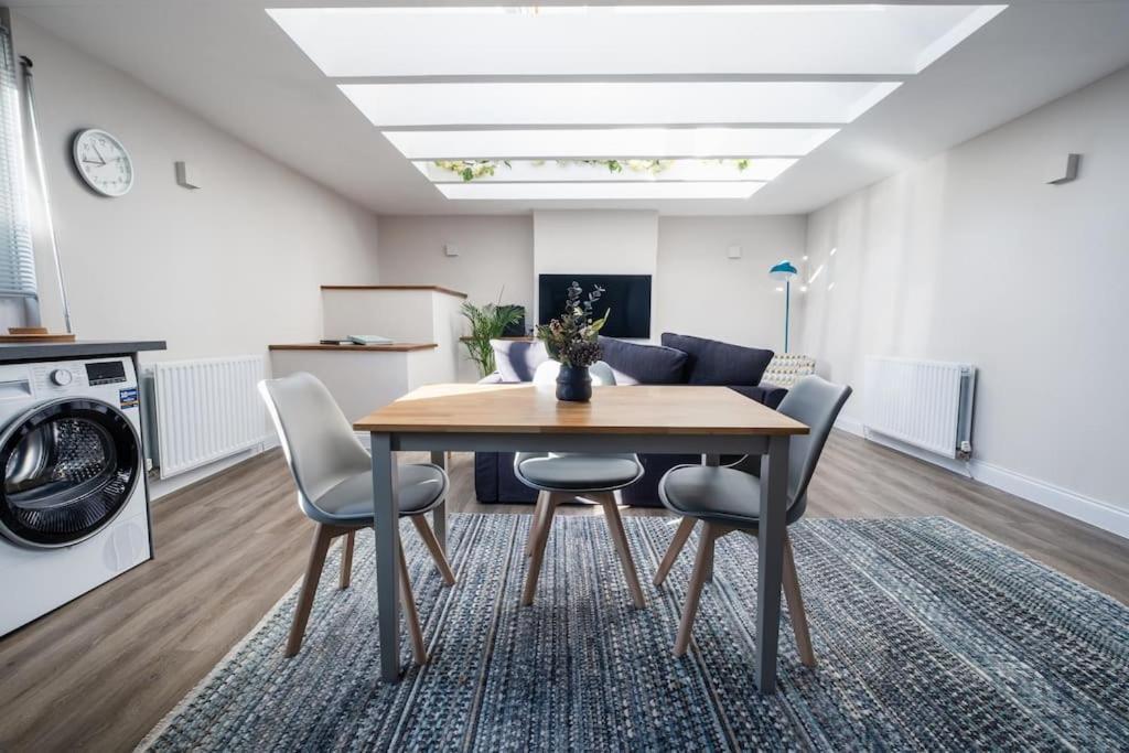 Light And Spacious Loft In Town Centre