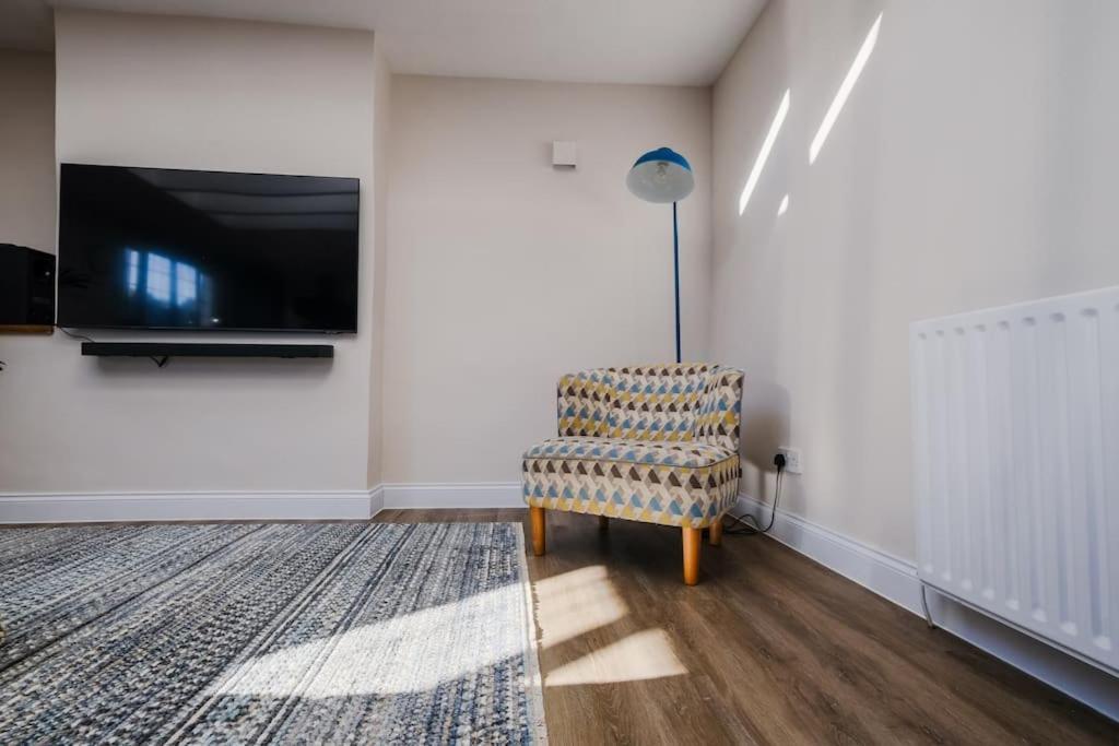 Light And Spacious Loft In Town Centre Apartment